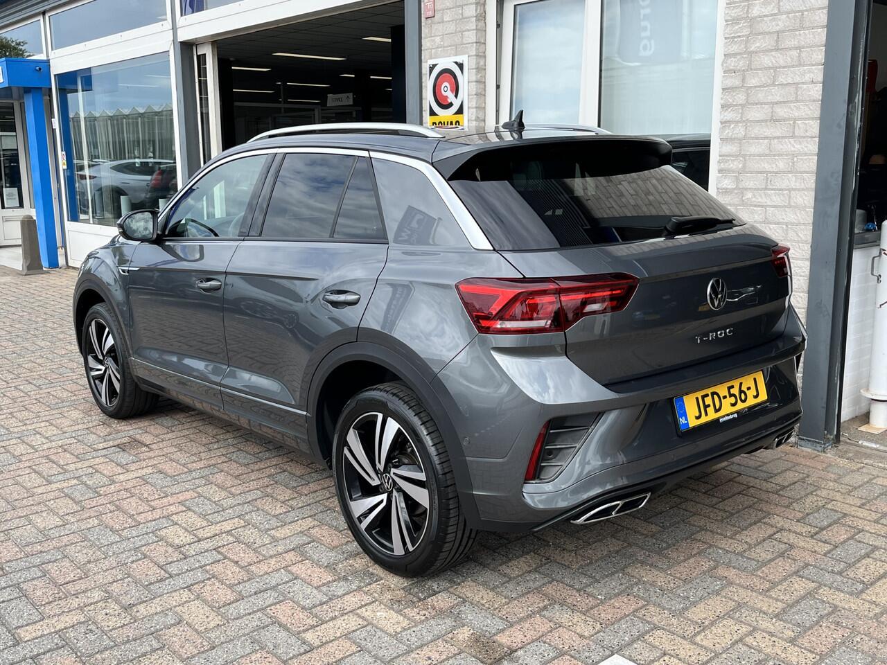 Volkswagen T-Roc 1.5 TSI R-Line / AUTOMAAT/ 2x R-LINE/ PARK. SENSOREN/ IQ. LIGHT/ DODE HOEK/ STOELVERWARM./ DIGITAL DASHBOARD/ APP-CONNECT/ ADAPT. CRUISE/ CLIMA/ DAB/ 18" LMV