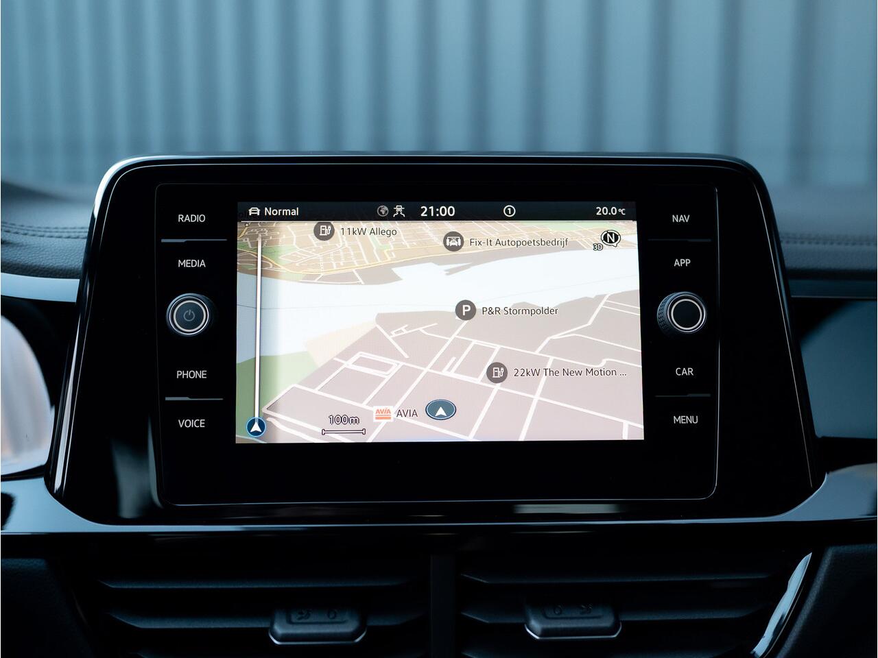 Volkswagen T-Roc 1.5 TSI R-Line Business | Standkachel | Trekhaak afnb. | IQ Light | Camera | Prijs Rijklaar!!