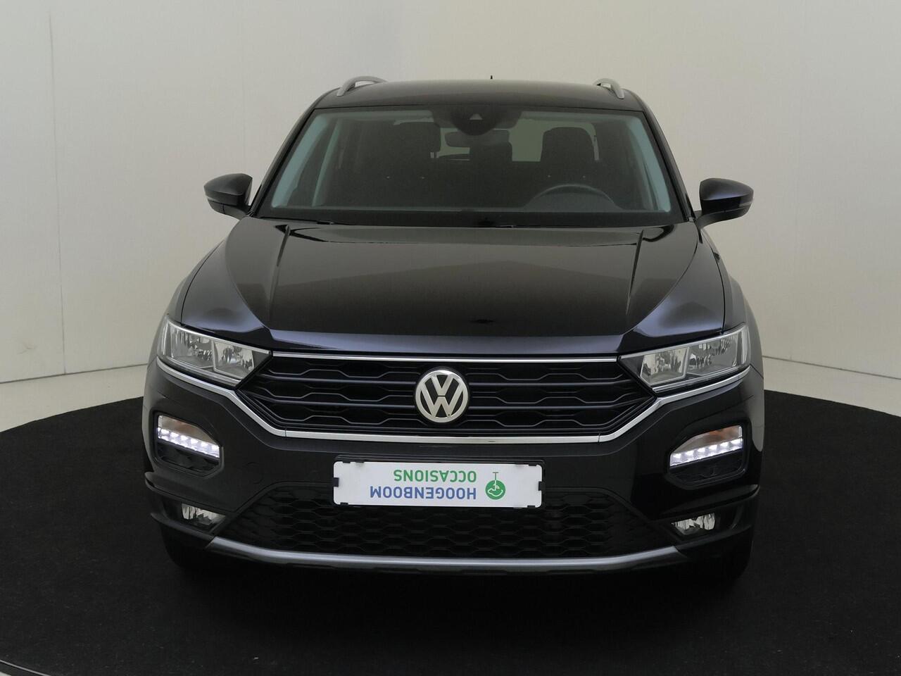 Volkswagen T-Roc 1.5 TSI Style Business | Achteruitrijcamera | Navigatie | Adaptieve cruise control | Elektrisch inklapbare buitenspiegels | CarPlay | Elektrische achterklep | Parkeersensoren |