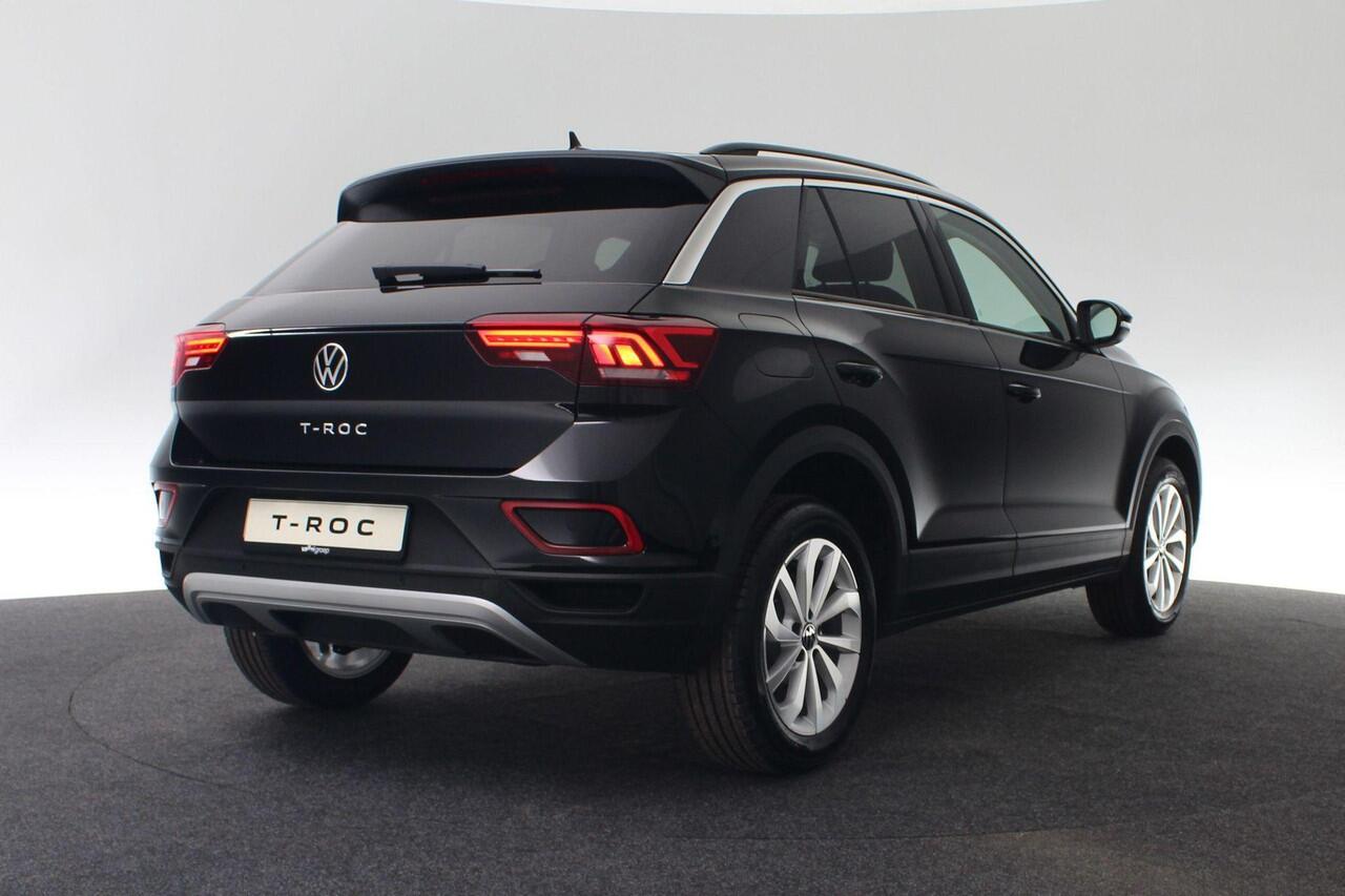 Volkswagen T-Roc Life Edition 1.0 TSI 85 kW / 116 pk | LED | Camera | Trekhaak | Park Assist | Keyless | 17 inch