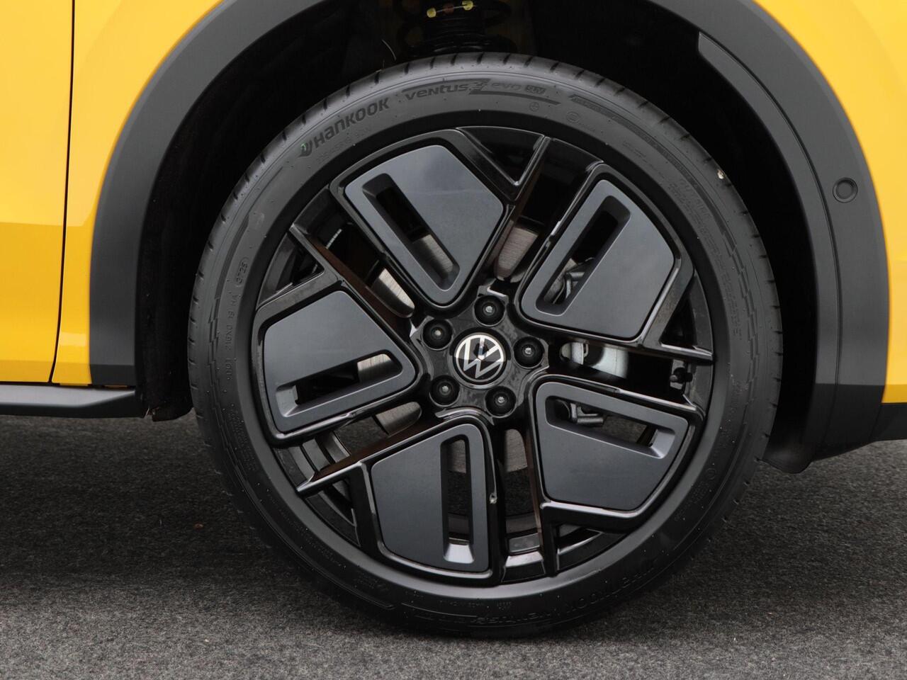 Volkswagen T-Roc Style First Edition 1.5 eTSI 116 PK | Trekhaak | Elektrische Achterklep | Navi | Adaptieve Cruise Control |