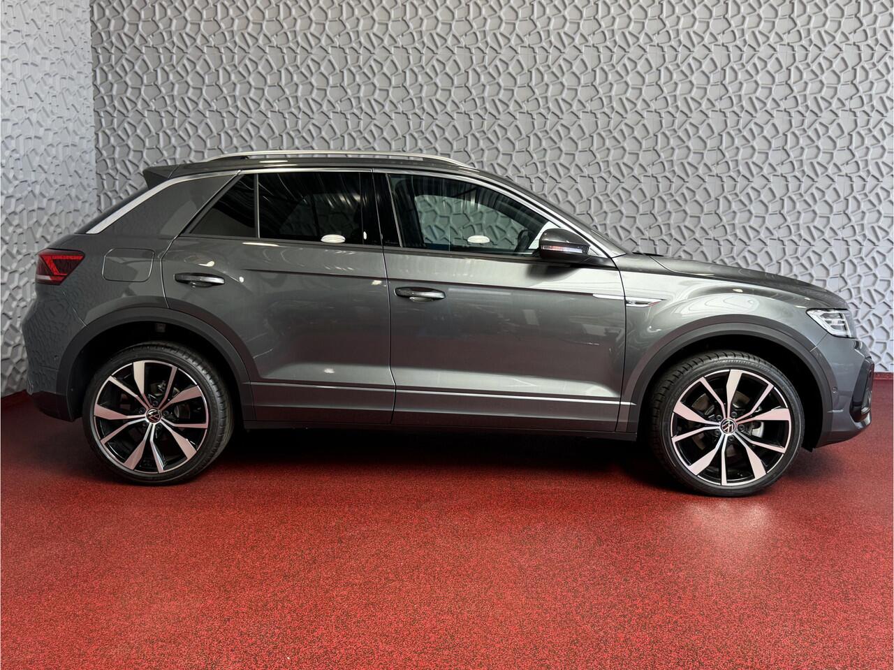 Volkswagen T-Roc ? NIEUWE AUTO ? 1.5 TSI DSG 2025 R-LINE 150PK AFN.TREKHAAK IQ LIGHT ALCANTARA ELEK.KLEP CARPLAY STOEL/STUUR VERW. 19"LMV VIR.COCKPIT 2025 RLINE R LINE "Volkswagen rijden begint bij Topautos.nl - 75 topmodellen direct op voorraad!"