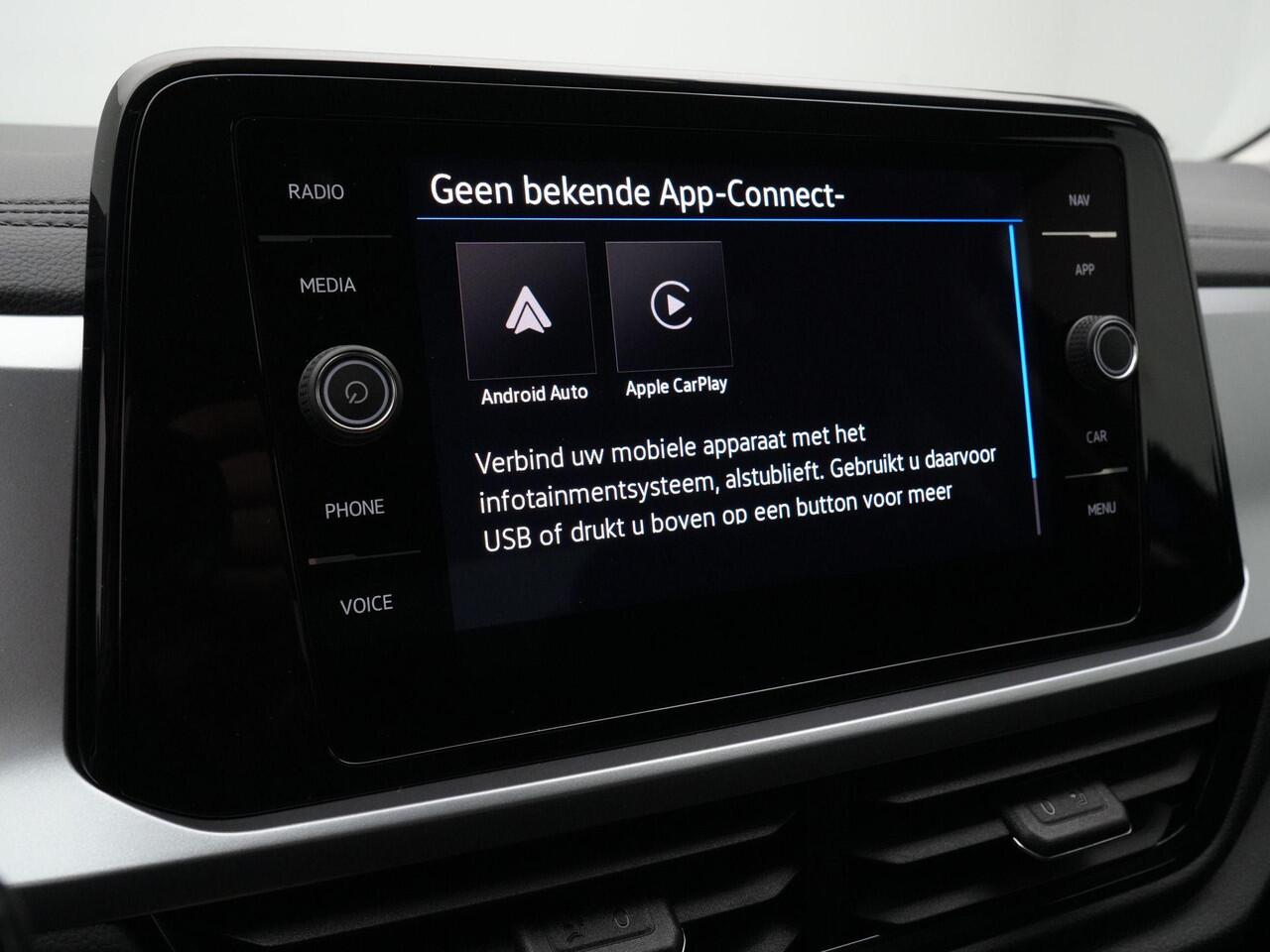 Volkswagen T-Roc 1.0 TSI 115 pk Life Edition | LED koplampen | Achteruitrijcamera | Carplay | Navigatie | Park Assist | Side Assist | 17 inch