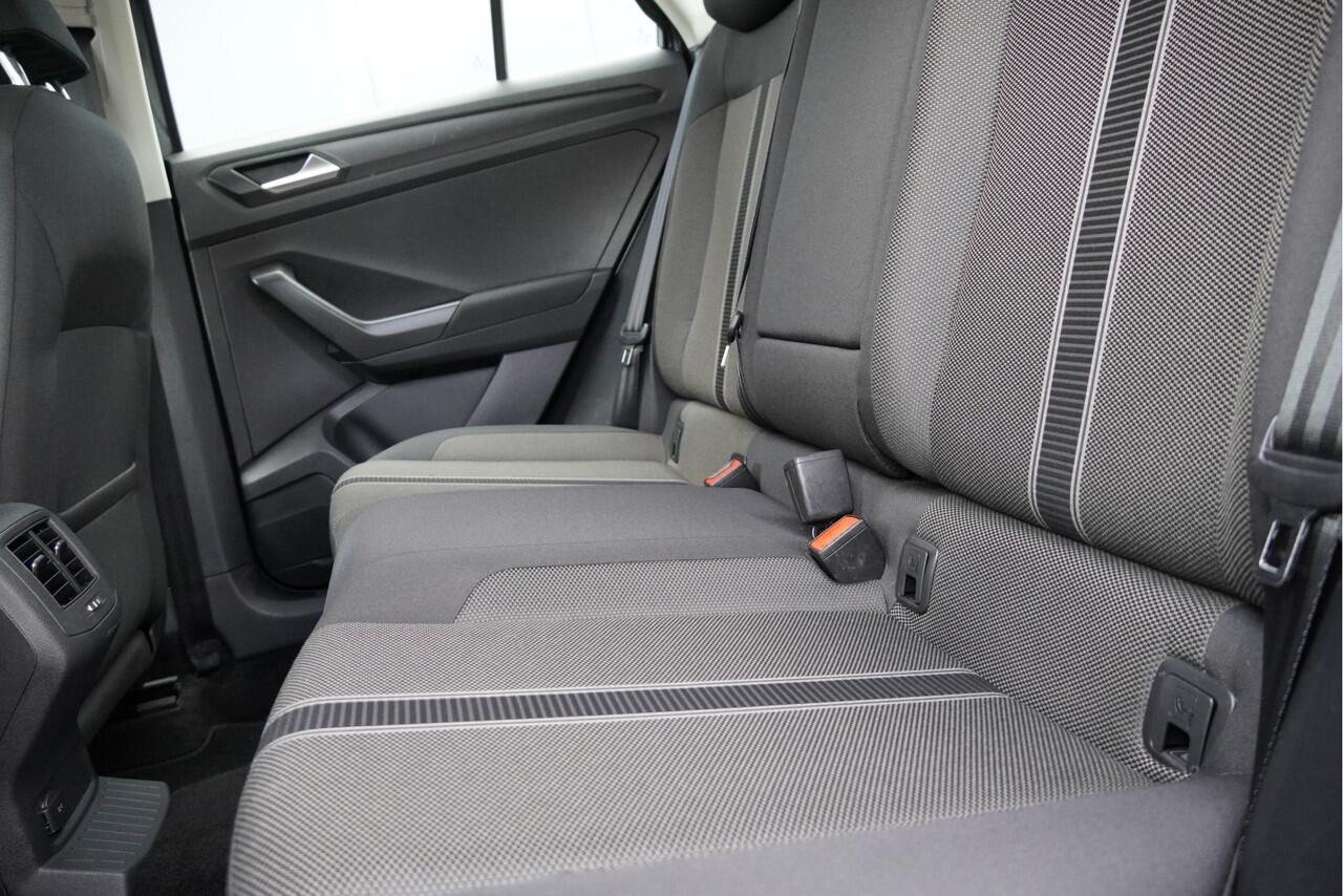 Volkswagen T-Roc 1.0 TSI Style BJ2020 Lmv 17" | Led | Pdc | Elek. achterklep | App-Connect | Climate control | Cruise control | Verwarmde voorstoelen | Getint glas