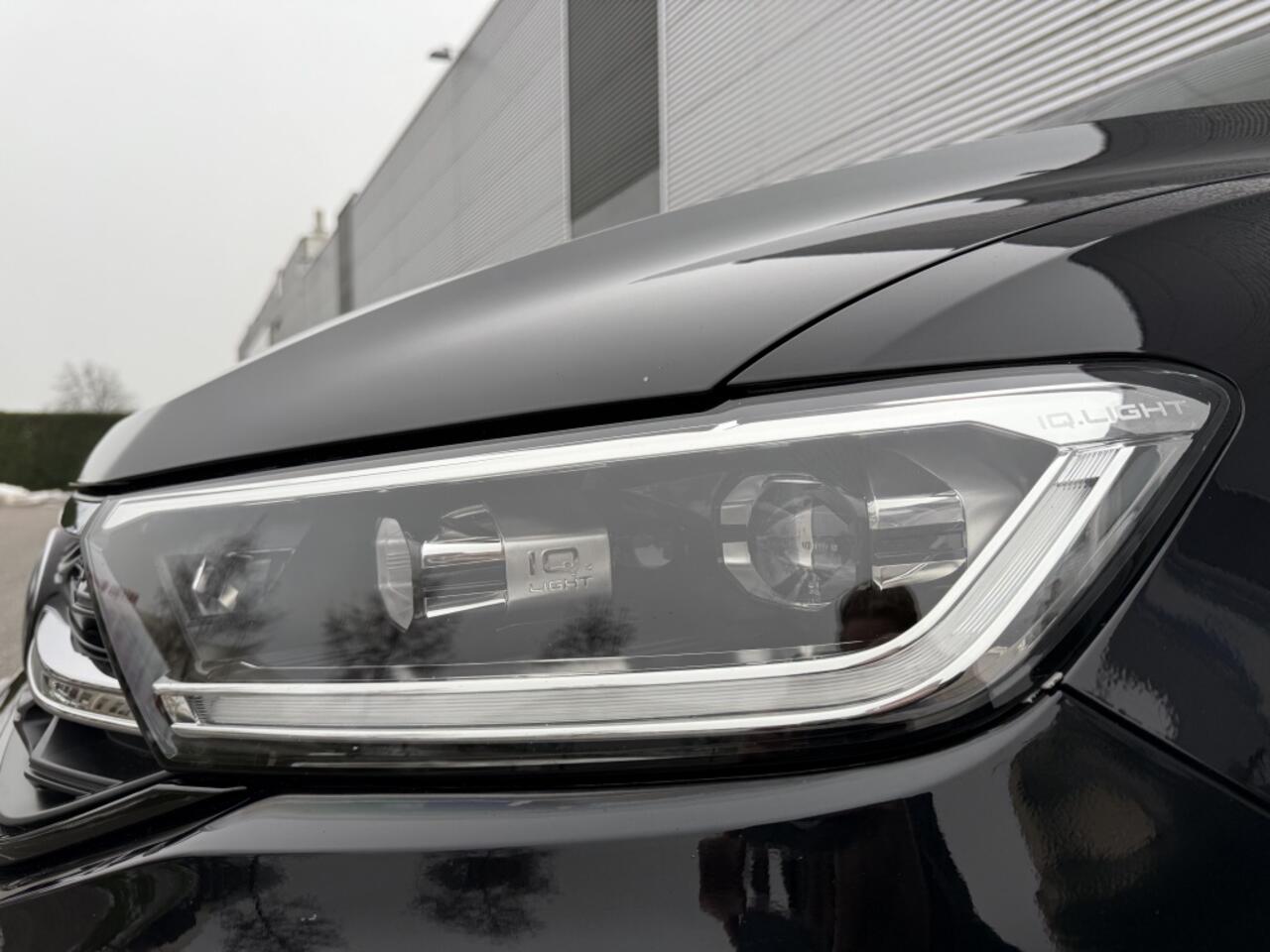 Volkswagen T-Roc 1.5 TSI R-Line Bns NAP BTW IQ light Camera