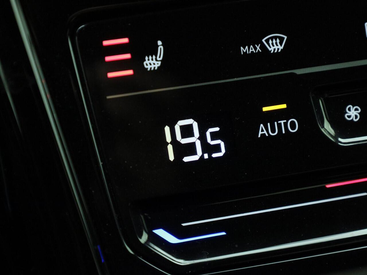 Volkswagen T-Roc 1.5TSI/150PK R-Line DSG · Camera · Apple/Android Car Play · Navigatie · Trekhaak · Apple/Android · Garantie tot februari 2027