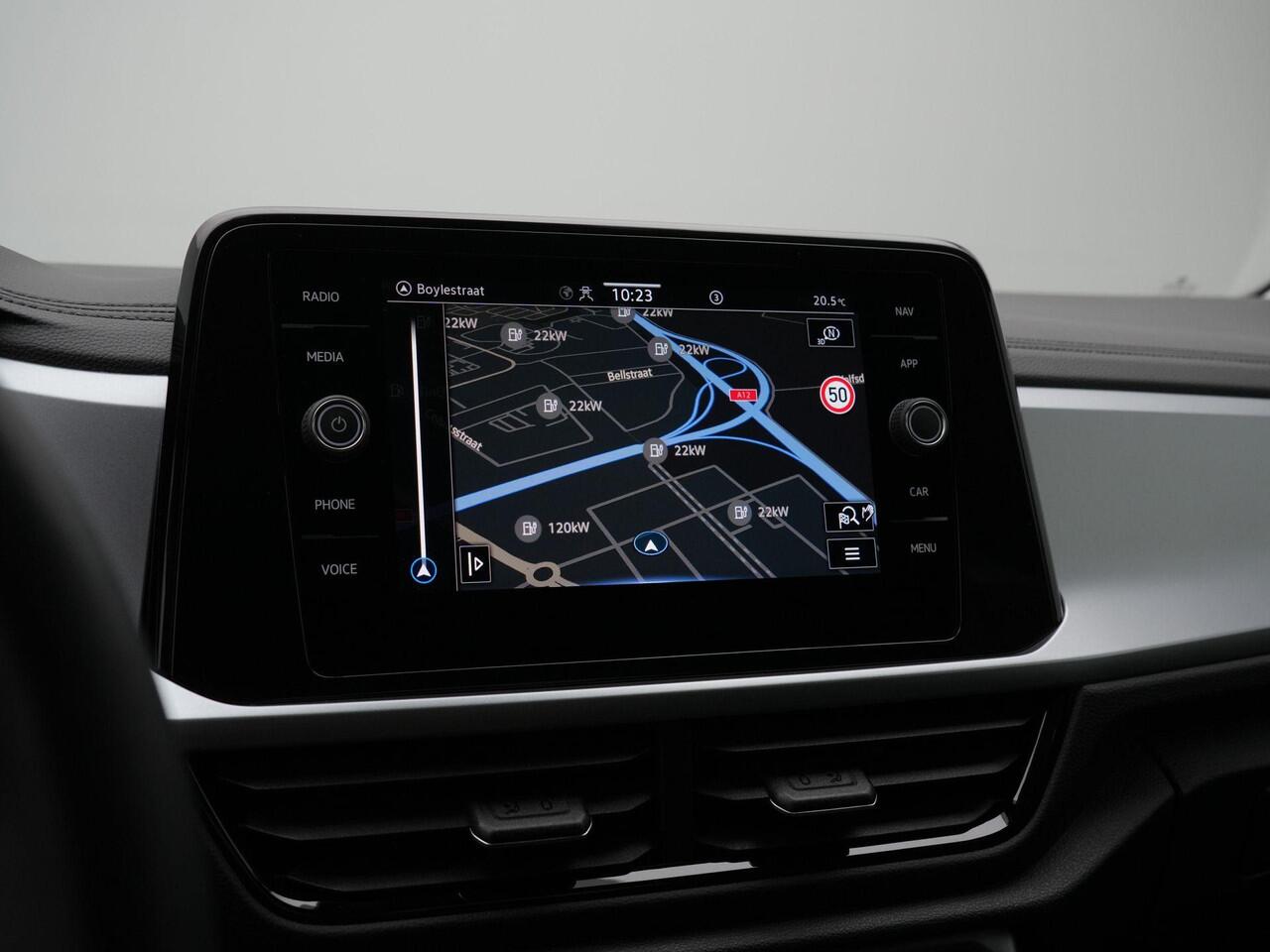 Volkswagen T-Roc 1.5 TSI 150 pk DSG Life Edition | Achteruitrijcamera | Navigatie | Adaptive Cruise