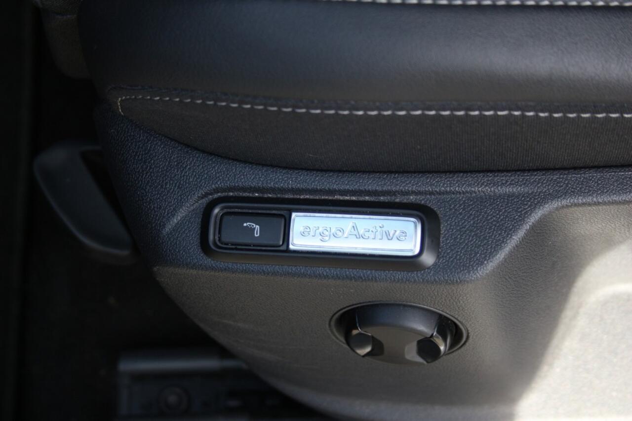 Volkswagen T-Roc 1.5 TSI R-Line Business+, Stoel en stuurverw, Navi, PDC, Zw hemelbekl.