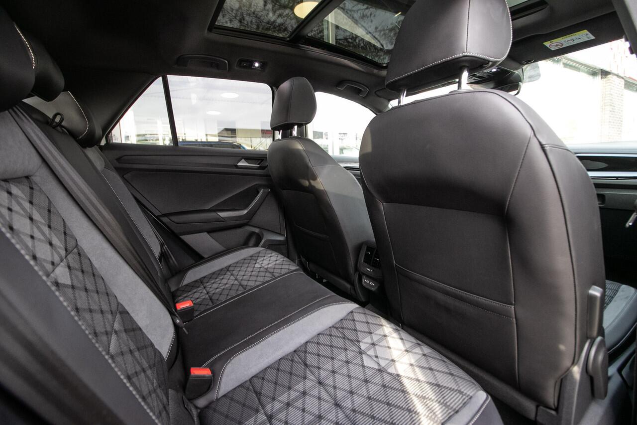 Volkswagen T-Roc 1.5 TSI R-Line Edition | Adapt cruise | Panorama dak | 19" Lmv