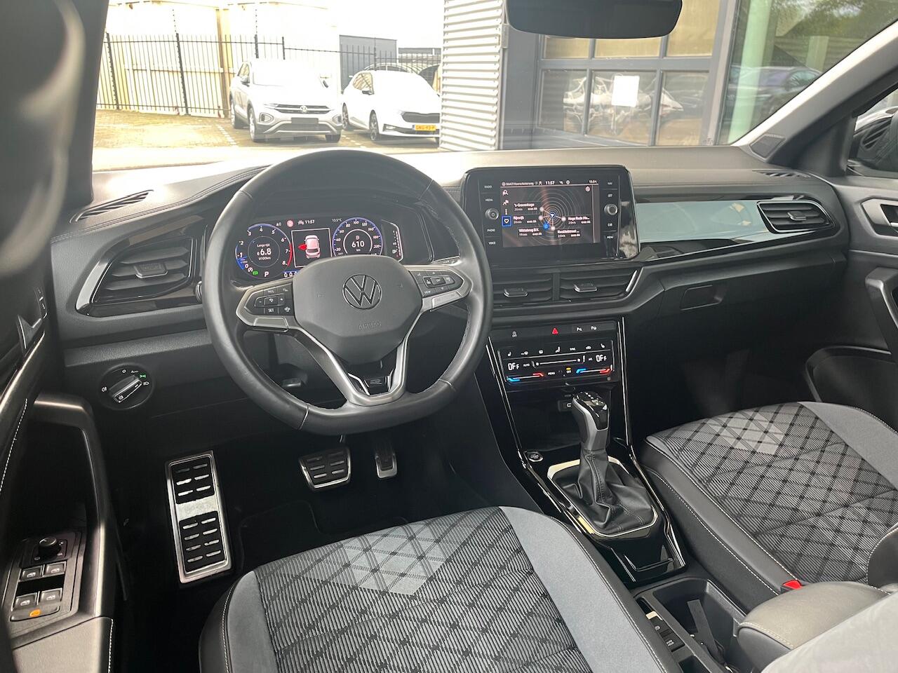 Volkswagen T-Roc 1.5 TSI R-Line / Black Style / Trekhaak / Adaptive Cruise / Stoel & Stuurverwarming / Navi