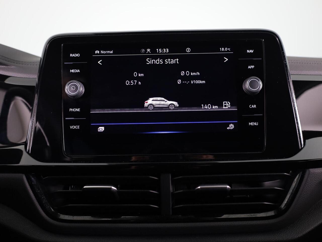 Volkswagen T-Roc 1.5 TSI R-Line 150 PK DSG |Private lease vanaf ¤ 699,- pm | Blackstyle | Trekhaak afneembaar | ErgoActive Stoel Pakket | Navigatie |