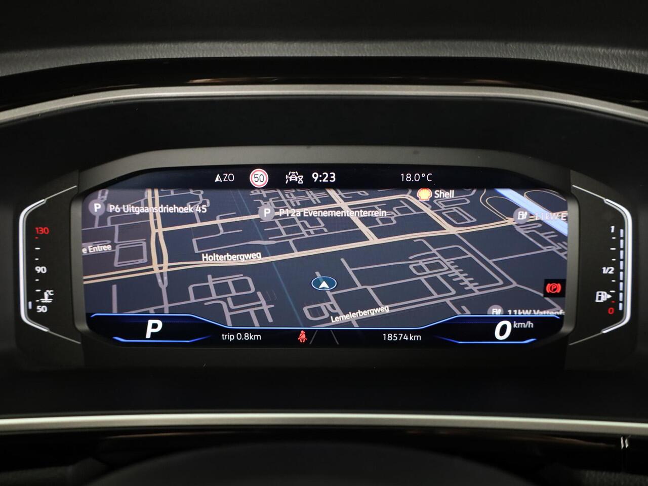 Volkswagen T-Roc 1.5 TSI R-Line 150 pk Automaat (DSG) | Private lease vanaf ¤ 592,- pm | Verlengde garantie | Navigatie | Trekhaak (afneembaar) | Parkeersensoren (Park assist) | Achteruitrijcamera | R-Line |