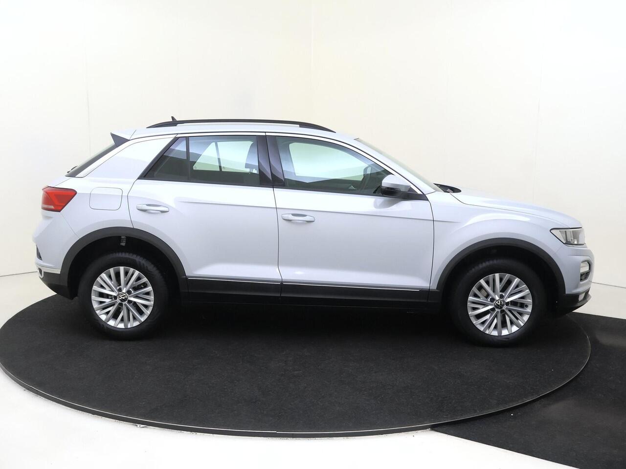 Volkswagen T-Roc 1.0 TSI Style | Trekhaak | Parkeersensoren | Adaptieve cruise control | CarPlay | Navigatie | Lane assist |