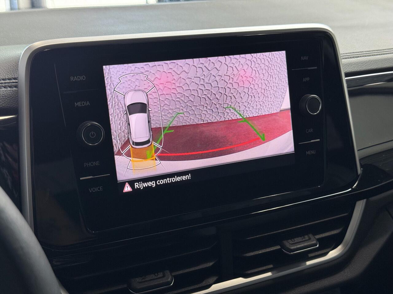 Volkswagen T-Roc 1.5 TSI 150PK R-LINE EVO IQ LIGHT ALCANTARA ELEK.KLEP CARPLAY STOEL/STUUR VERW. 18"LMV VIR.COCKPIT 2024 "Volkswagen rijden begint bij Topautos.nl - 75 topmodellen direct op voorraad!"