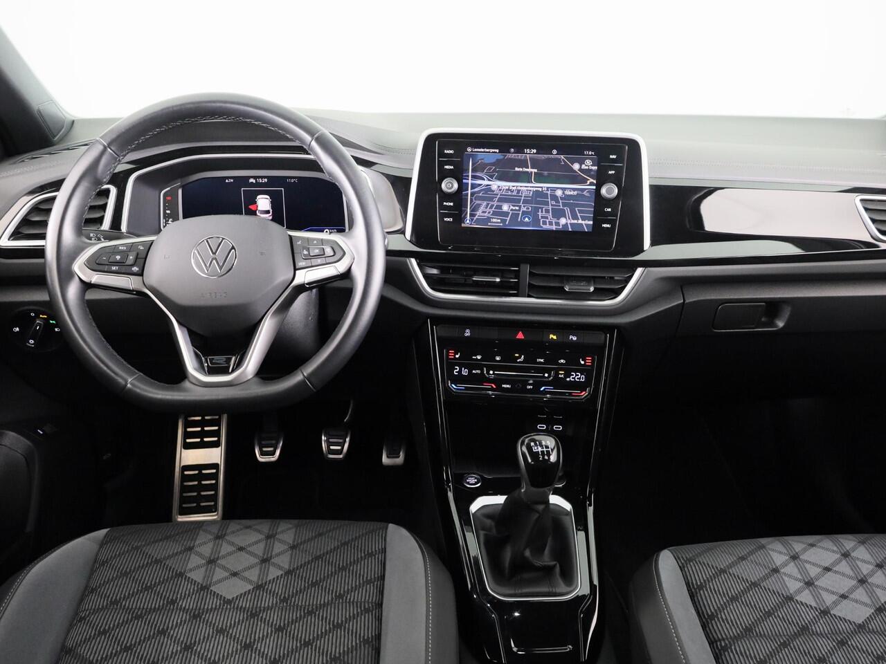 Volkswagen T-Roc 1.0 TSI R-Line Business 110 PK | Private lease vanaf ¤ 499,- pm | Verlengde garantie | Navigatie | Keyless entry | Privacy glas |