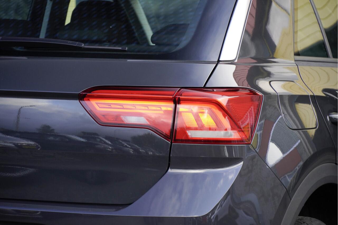 Volkswagen T-Roc 1.0 TSI Style BJ2021 Lmv 16" | Pdc | App-Connect | Navigatiesysteem ( Niet vrijgeschakeld ) | Airco | Cruise control | Getint glas