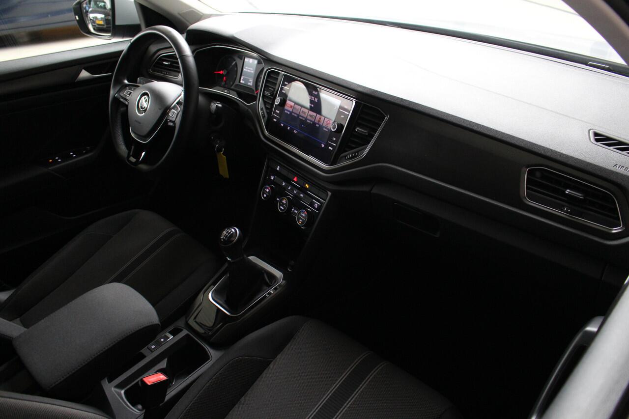 Volkswagen T-Roc 1.5 TSI Style Navigatie | Inklapbare spiegels | Climate Control | Privacy Glass