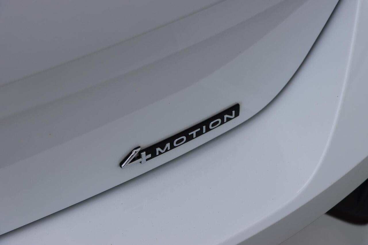 Volkswagen T-Roc 2.0 TSI DSG 4Motion R-Line 190pk DSG7 | Pano | LED IQ |