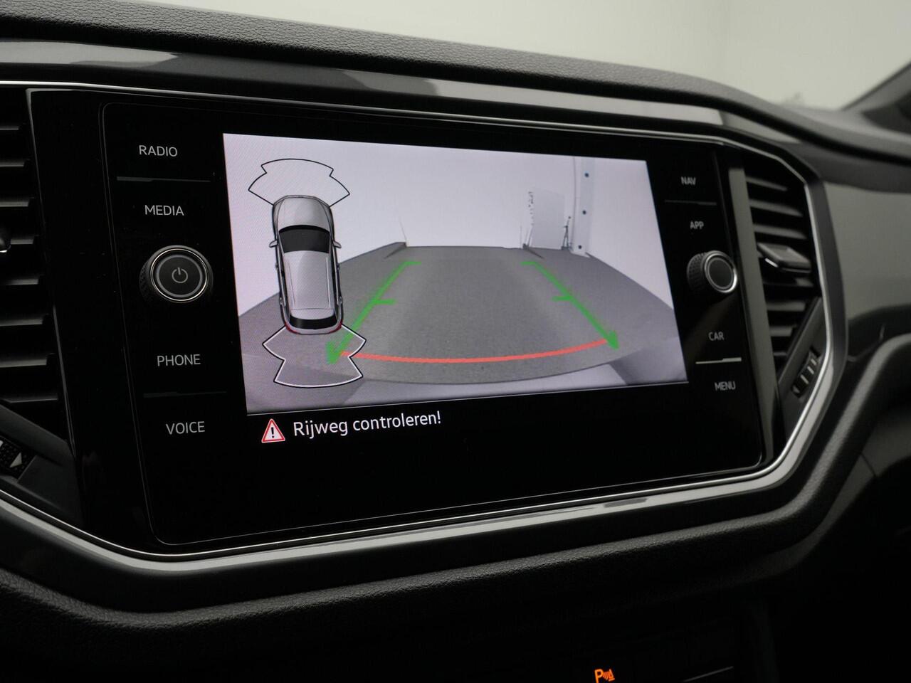 Volkswagen T-Roc 1.5 TSI 150 pk DSG Sport Business R | Panoramadak | Achteruitrijcamera | Adaptive Cruise | LED koplampen | Keyless | 20 inch