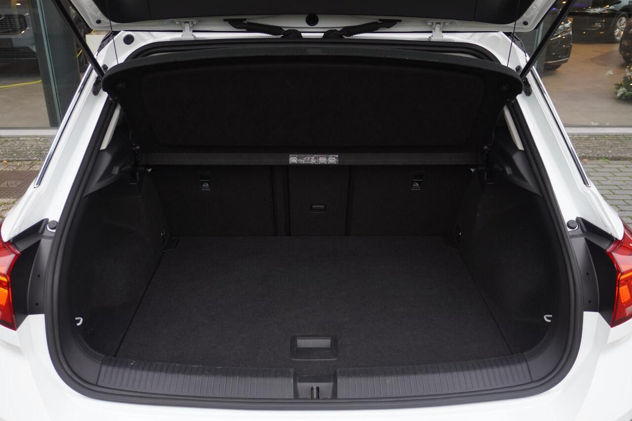 Volkswagen T-Roc 1.5 TSI Sport | CARPLAY | NAVI | ACC | STOELVERW | TREKHAAK