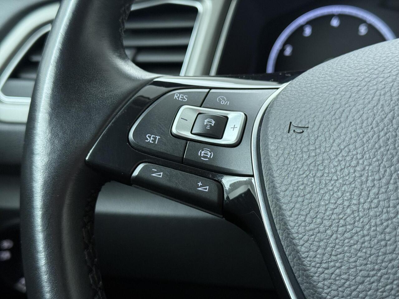 Volkswagen T-Roc 1.0 TSI Style | 110 PK | Adaptive cruise control | Parkeersensoren | Apple Carplay/Android Auto |