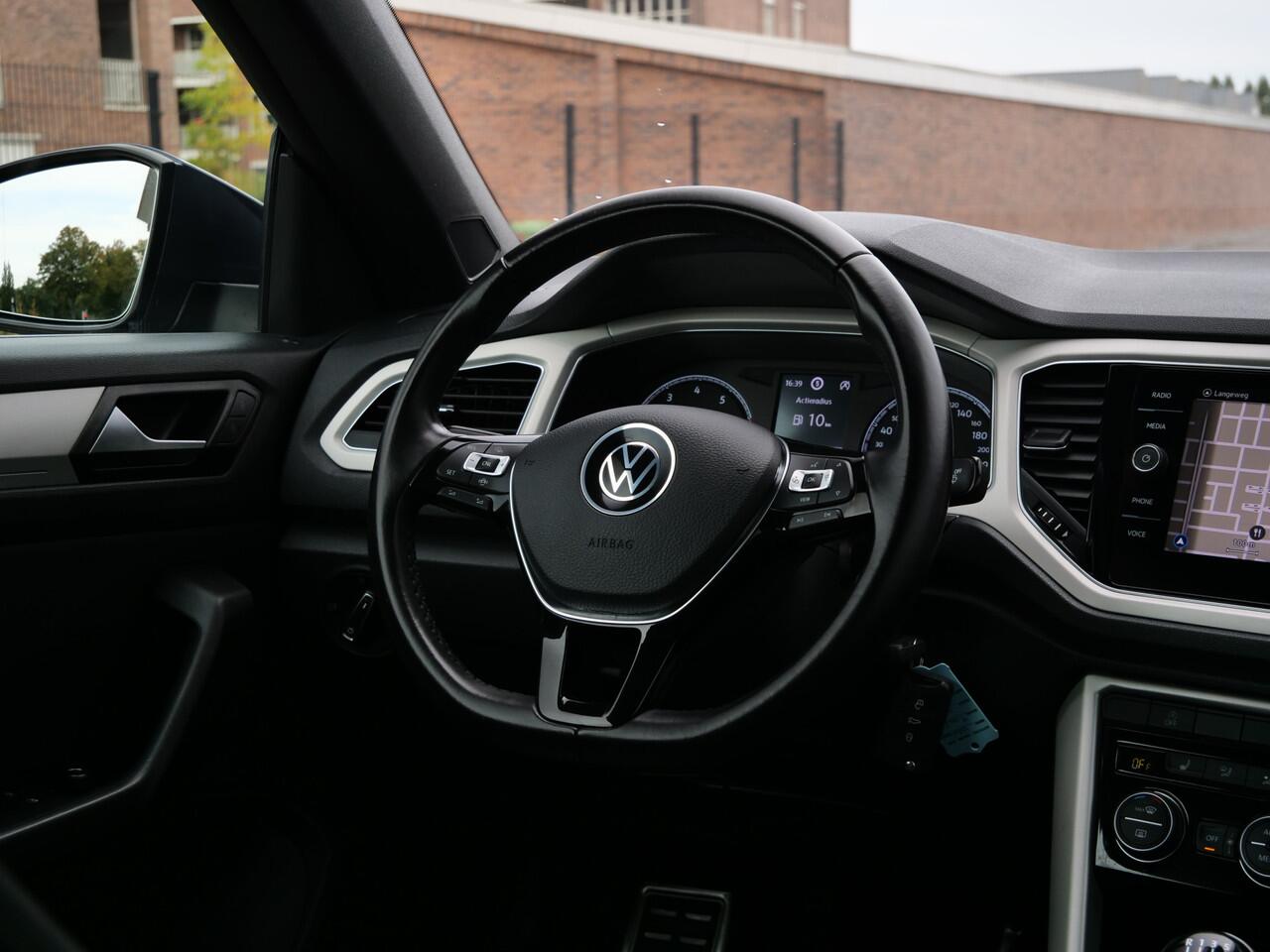 Volkswagen T-Roc Cabrio 1.0 TSI 110pk Style Navigatie / 19 Inch / Stoelverwarming / Trekhaak