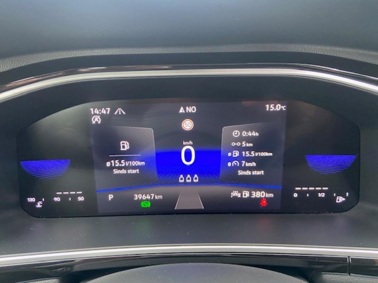 Volkswagen T-Roc 1.5 TSI R-Line Business / PANODAK / 19"LMV / APP.Connect / NAVI / CAMERA