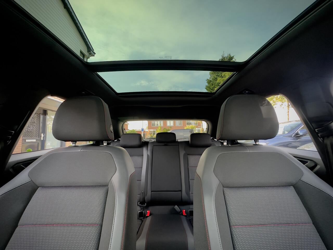 Volkswagen T-Roc 1.5 TSI BLACK-EDITION ACTIE! BETAAL NU 50% 15950 DE REST IN 2JR RENTEVRIJ FINANCIEREN