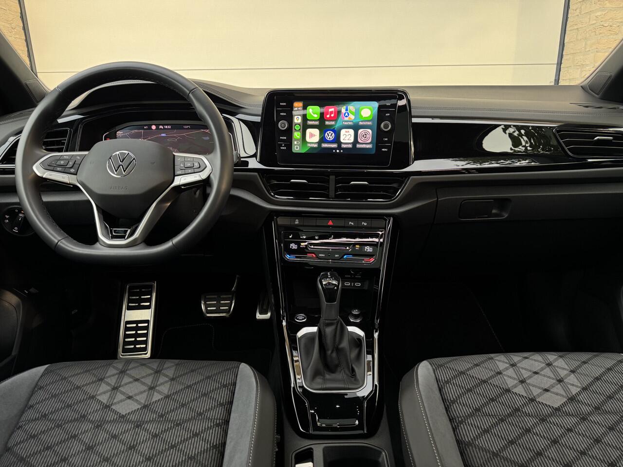 Volkswagen T-Roc 1.5 TSI 150pk DSG 3x R-Line BlackStyle Nieuw Model Panoramadak VirtualCockpit ACC Sportstoelen IQ-Light Ambientlight Keyless Camera Pdc