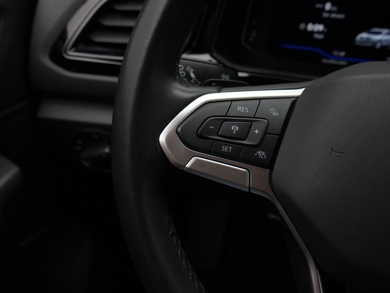 Volkswagen T-Roc 1.5 TSI 150 pk DSG Style | Achteruitrijcamera | Stoelverwarming | Navigatie | Adaptive Cruise