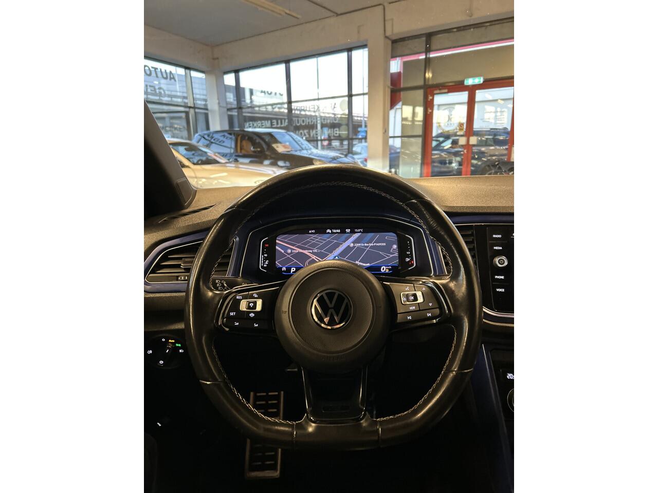 Volkswagen T-Roc 2.0 TSI 4Motion R 300PK | Facelift | Digital dashboard | Keyless | Adaptieve cruise control | Adaptief onderstel | Achteruitrijcamera | Apple carplay | Climate control | Stoelverwarming | Navigatie | Elek. inklapbare spiegels
