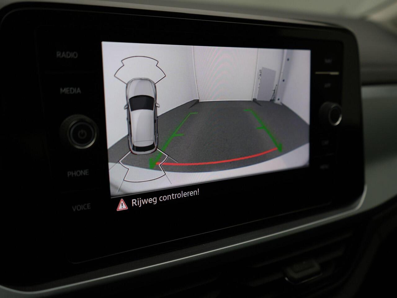 Volkswagen T-Roc 1.0 TSI 110 pk Life Business | LED | Achteruitrijcamera | Park Assist | Climatronic 2-zone | Adaptive Cruise Control | 18 inch