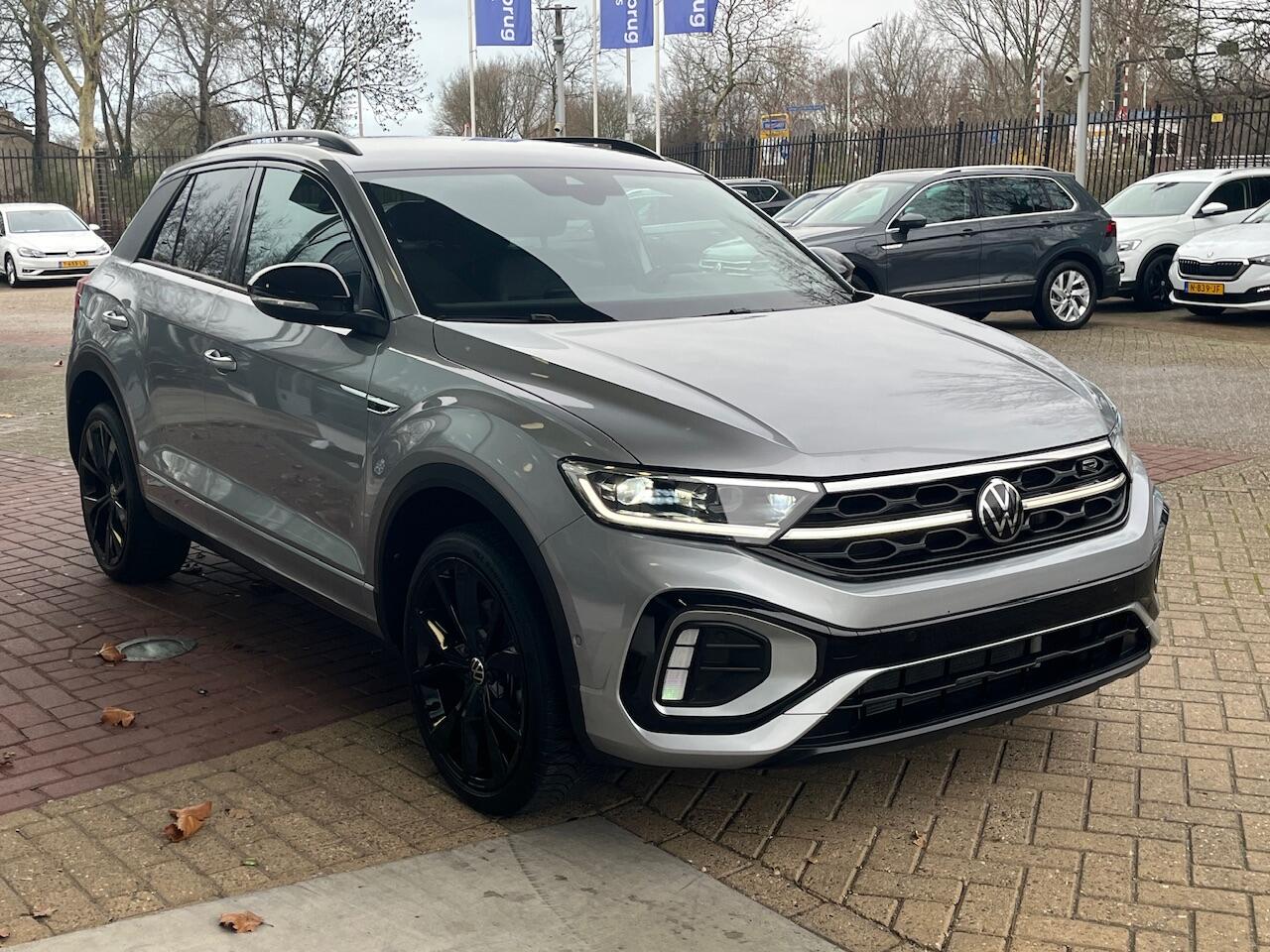 Volkswagen T-Roc 1.5 TSI 150pk DSG R-Line / Black style / Virtual cockpit / Afneembare trekhaak / IQ Led / Elek Achterklep / 19'' LMV