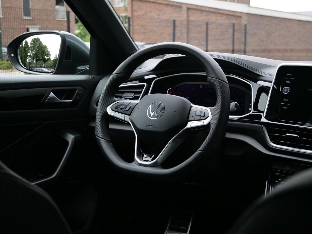 Volkswagen T-Roc 1.5 TSI 150pk R-Line Edition Automaat Apple Carplay / 18 inch / IQ Light / Stoelverwarming