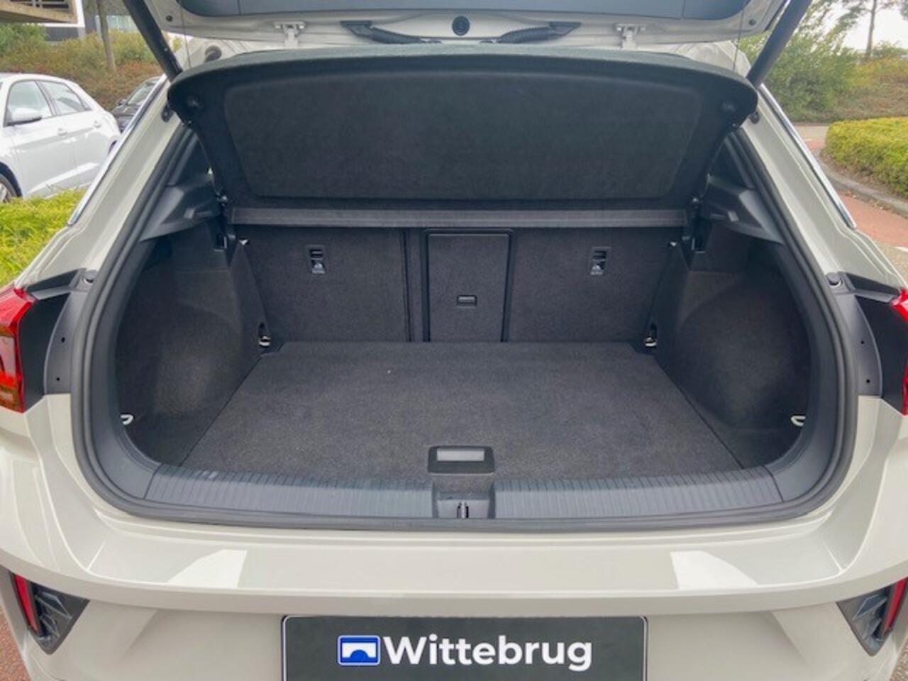 Volkswagen T-Roc 1.5 TSI R-Line Business / PANODAK / 19"LMV / APP.Connect / NAVI / CAMERA