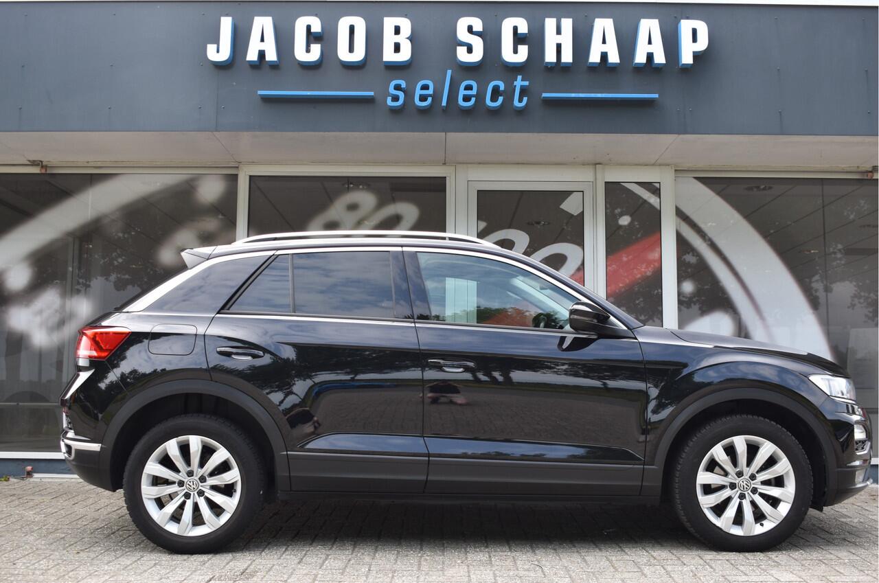 Volkswagen T-Roc 1.5 TSI Style Automaat Navigatie / Adap. Cruise / Trekhaak / PDC v+a / Camera / 17" LM