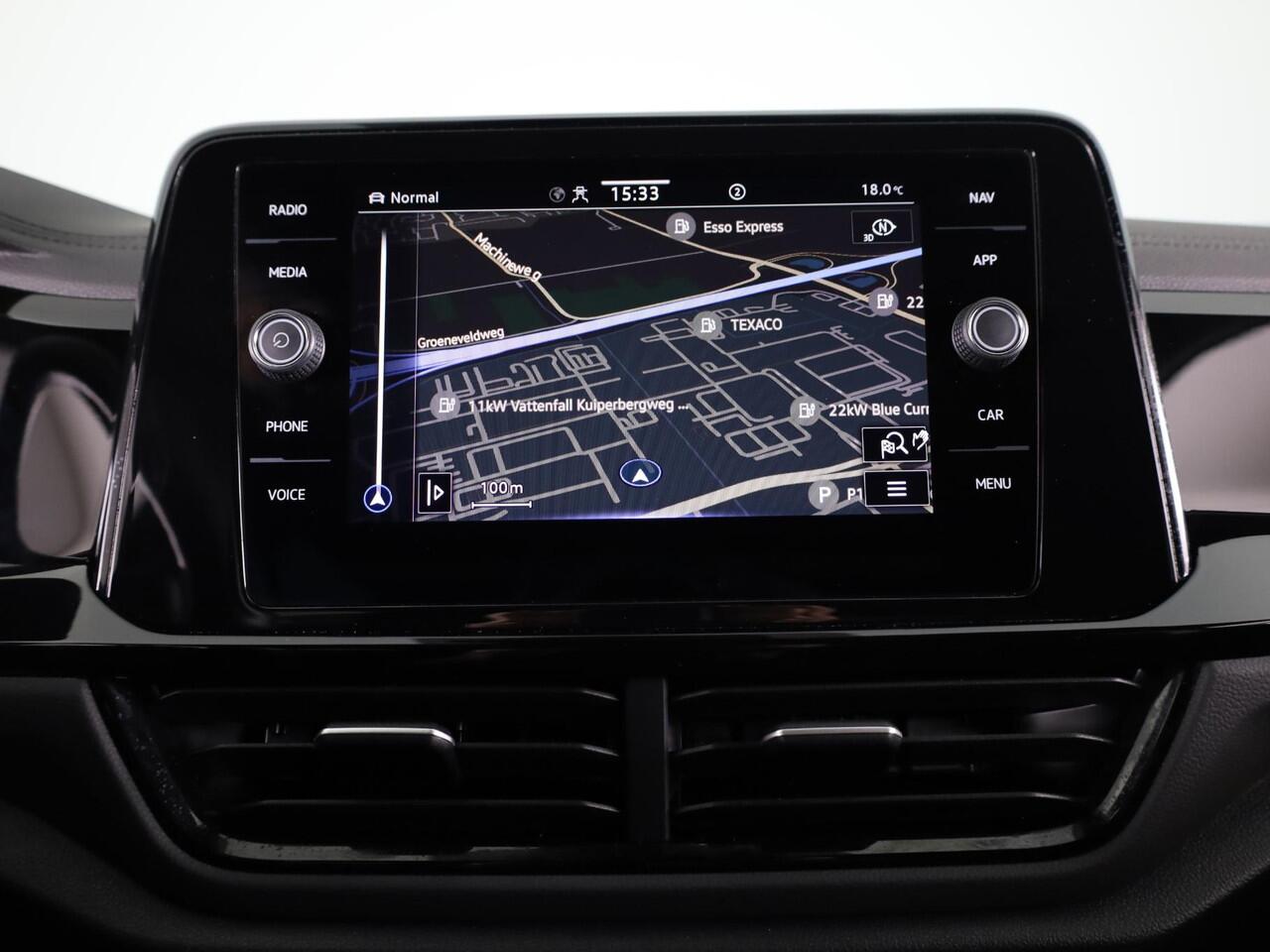 Volkswagen T-Roc 1.5 TSI R-Line 150 PK DSG |Private lease vanaf ¤ 699,- pm | Blackstyle | Trekhaak afneembaar | ErgoActive Stoel Pakket | Navigatie |