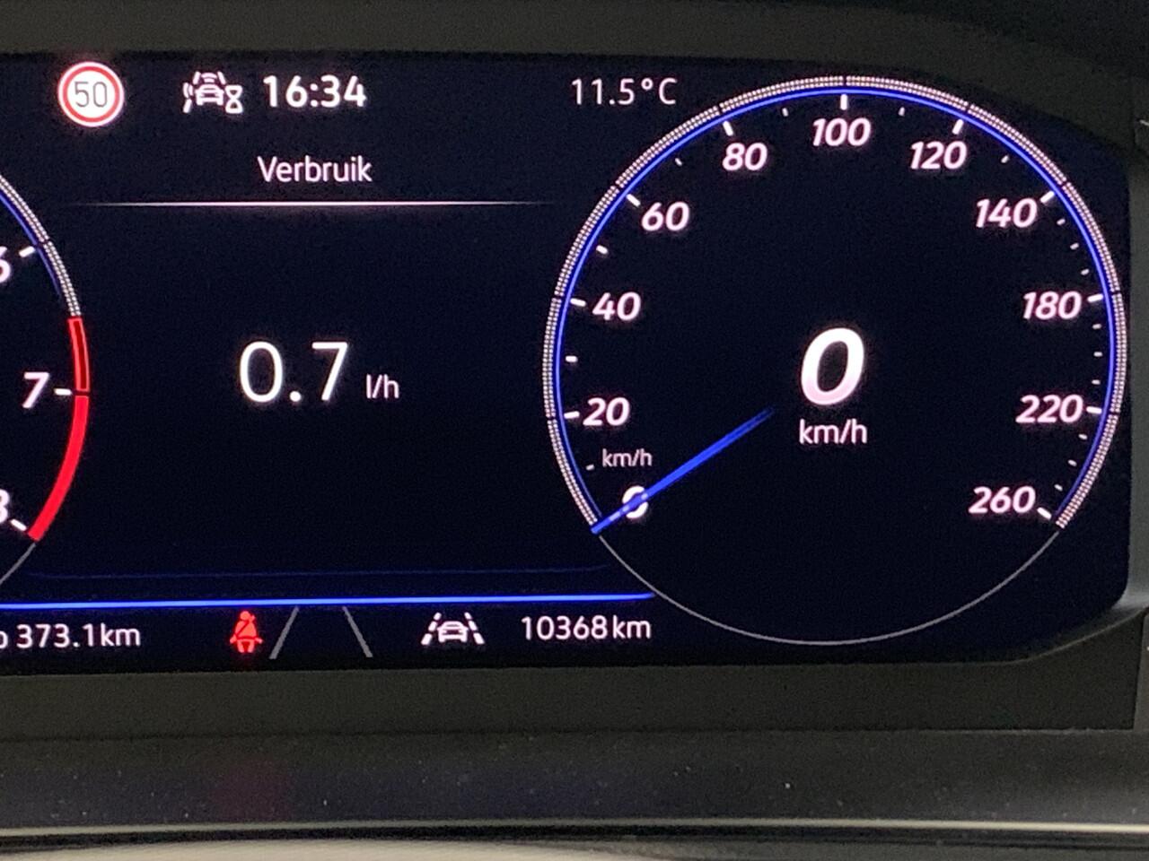 Volkswagen T-Roc 1.5 TSI 150PK R-Line Black Line IQ LIGHT-CAMERA-NAVI-ADAPT.CRUISE-LANE ASSIST-PDC-LMV-ECC