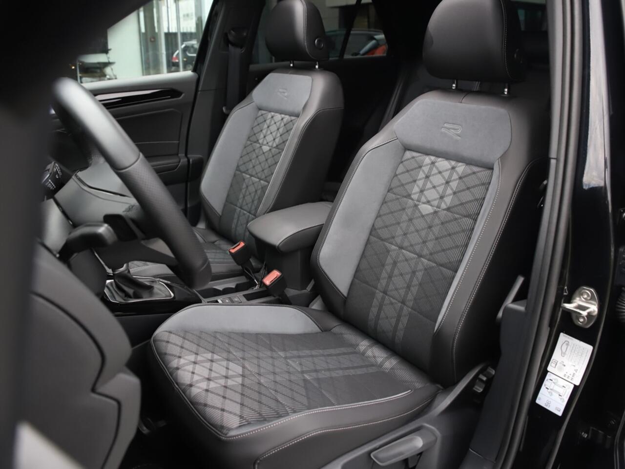 Volkswagen T-Roc 1.5 TSI R-Line |Pano|IQ|Cam|Trekhaak