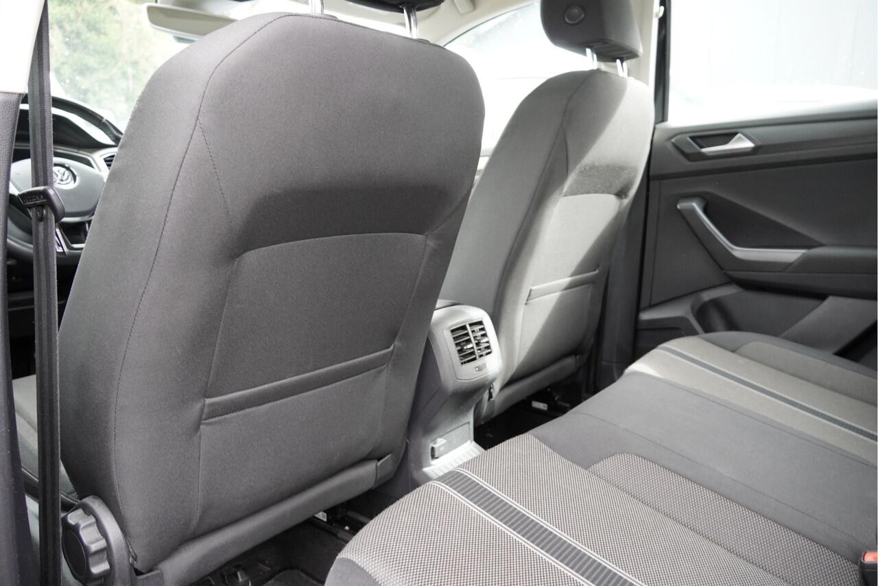Volkswagen T-Roc 1.0 TSI Style BJ2020 Lmv 16" | Led | Navi | Pdc | App-Connect | Airco | Cruise control | Getint glas