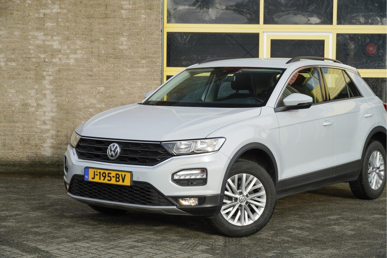 Volkswagen T-Roc 1.0 TSI Style BJ2020 Lmv 16" | Led | Pdc | Navi | App-Connect | Airco | Cruise control | Getint glas