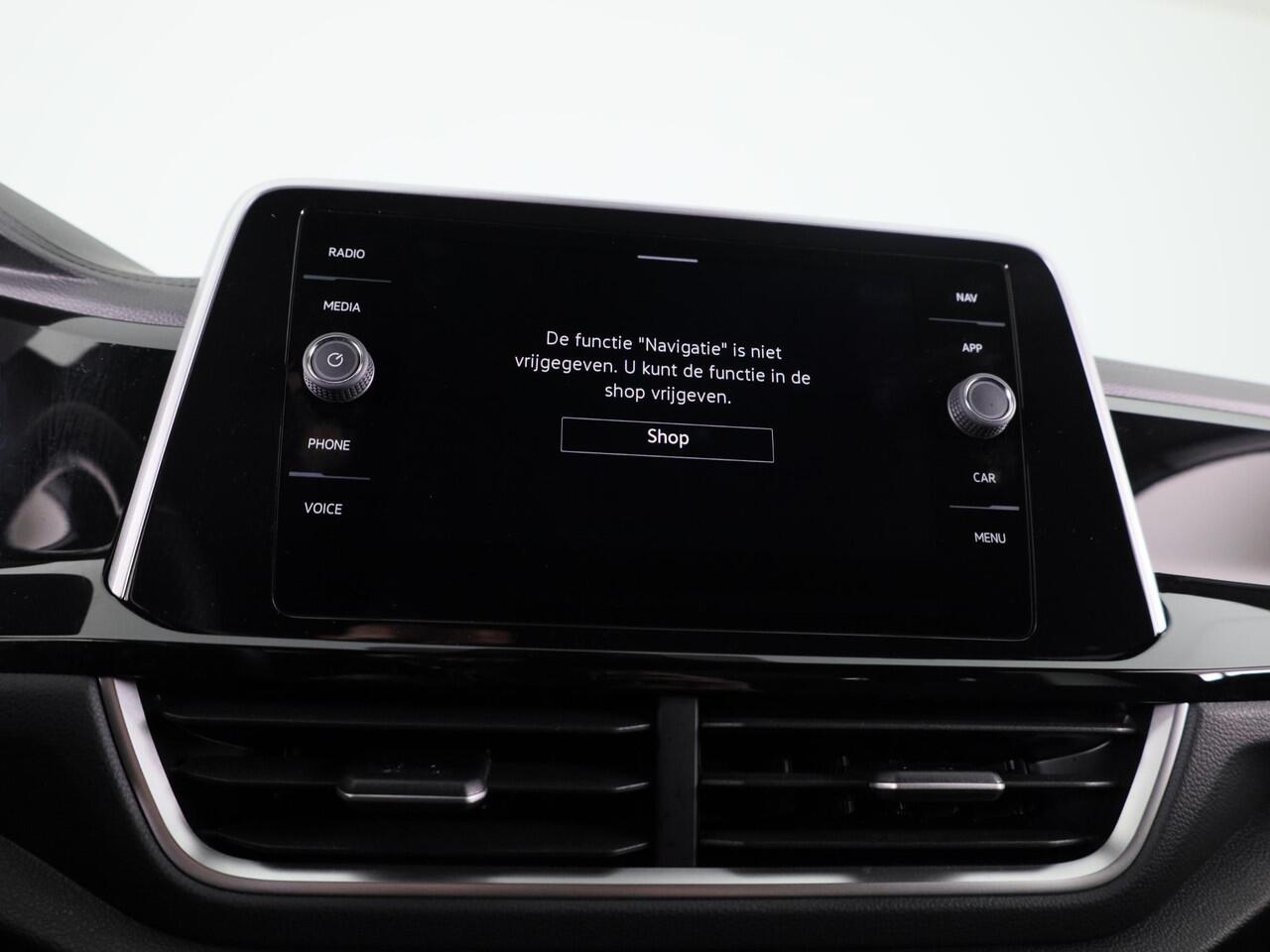 Volkswagen T-Roc 1.5 TSI R-Line 150 pk Automaat (DSG) | Private lease vanaf ¤ 591,- pm | Verlengde garantie | Navigatie via App | Parkeersensoren (Park assist) | Achteruitrijcamera | Keyless | R-Line |