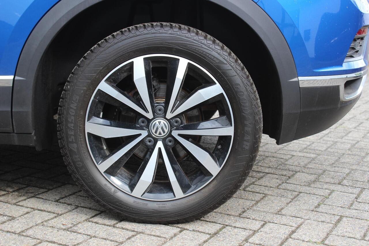 Volkswagen T-Roc 1.5 TSI Style 1.5 TSI 150pk, Navigatie, PDC V+A, Zwart Dak, 17", Virual Cockpit, All Weather banden.