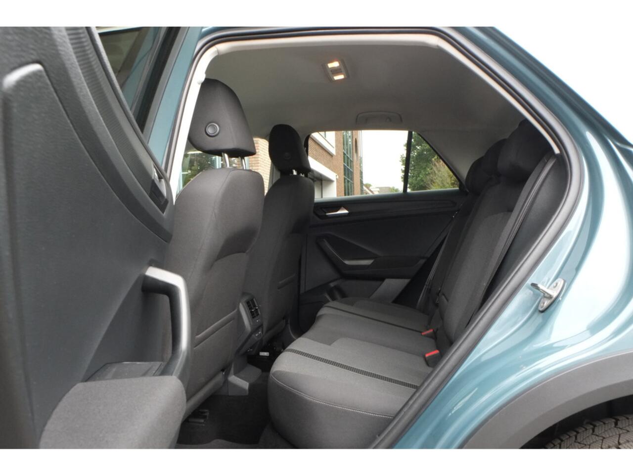 Volkswagen T-Roc 1.5 TSI Life Business Navigatie, Virtual cockpit, Garantie tot 2