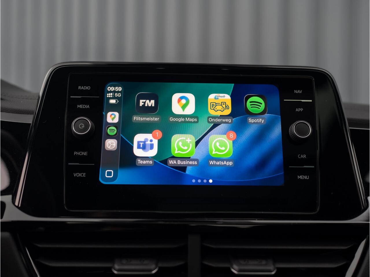 Volkswagen T-Roc 1.5 TSI R-Line Business | Panodak | Beats | Keyless | Trekhaak afnb | IQ Light | Side Assist | Prijs Rijklaar!!