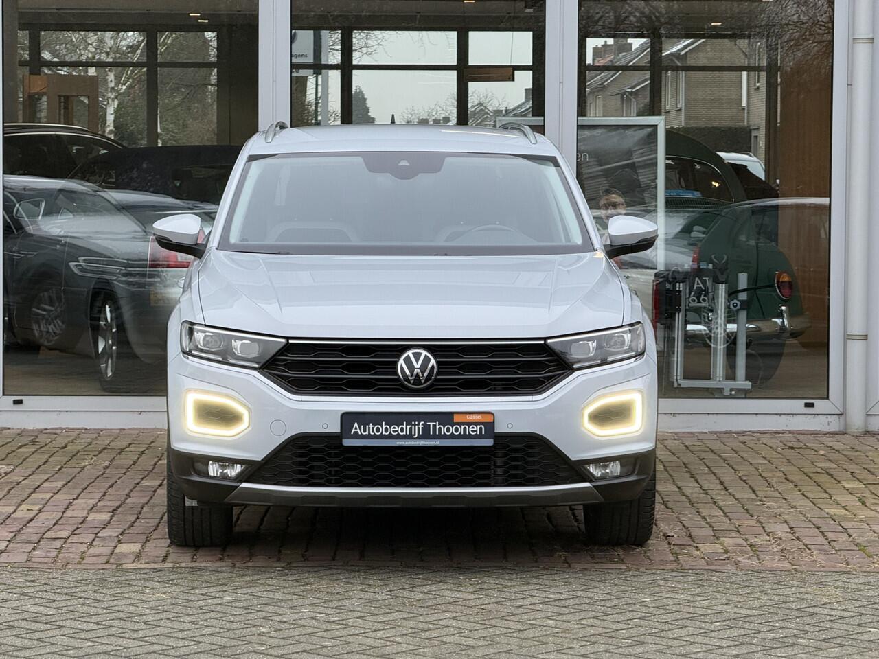 Volkswagen T-Roc 1.5 TSI Sport | LED | Camera | ACC