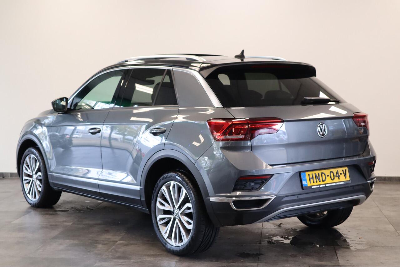 Volkswagen T-Roc 1.5 TSI Sport ACC PDC Navi Panoramadak Leder Automaat 150PK! 24 maanden garantie mogelijk (*vraag naar de voorwaarden)