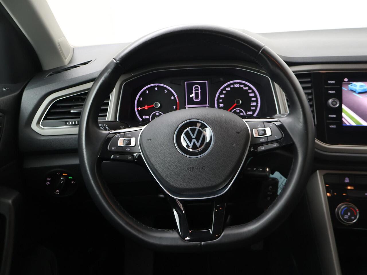 Volkswagen T-Roc 1.0 TSI Style | 110 PK | Achteruitrijcamera | Adaptive cruise control | Apple CarPlay / Android Auto |