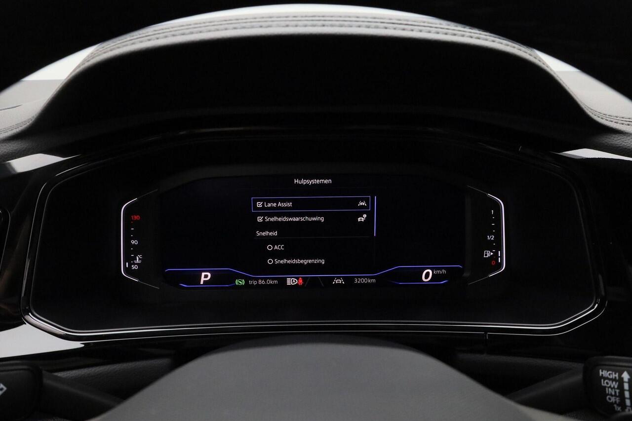 Volkswagen T-Roc 1.5 TSI 150 pk DSG R-Line Edition | Panoramadak | Stuur-/stoelverwarming | Achteruitrijcamera | Apple Carplay / Android Auto