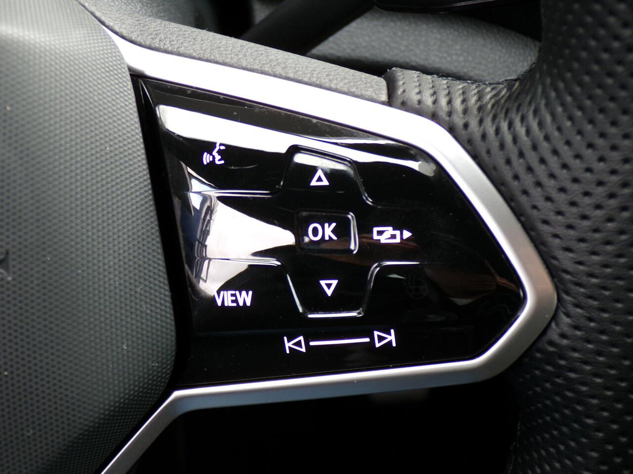 Volkswagen T-Roc 1.0 TSI R-Line, Carplay + Android Auto / Sensoren + Camera / Adaptive Cruise / Full LED. / Climate Control / 17'' LMV